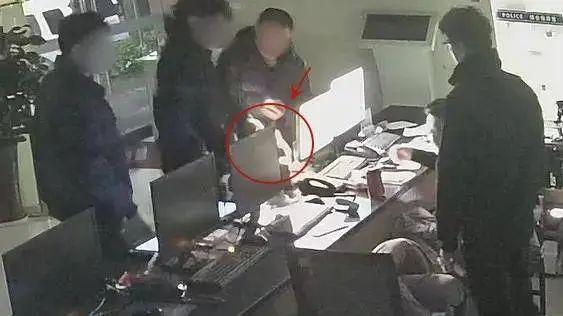 温州男子收到10万元卖车款，竟然全部来自“中国魔法银行”……